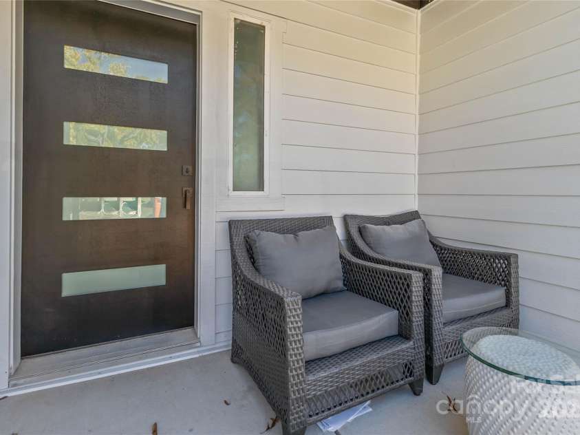 3008 Cricketeer Drive, Charlotte, NC 28216.  MLS# CAR4305520, YatesRealty ID 1958. Porch with Seating Area