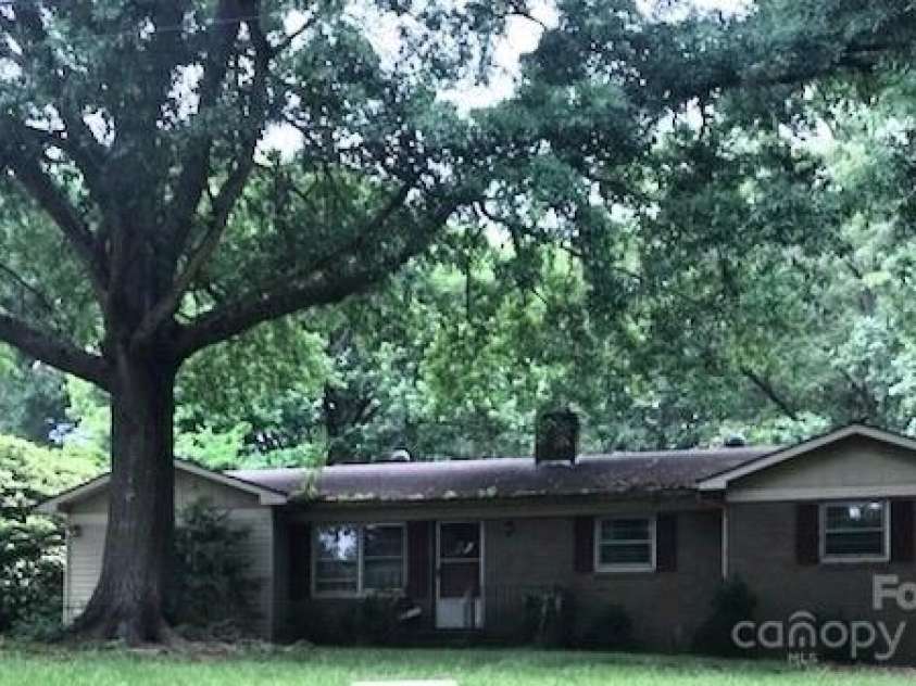 3715 Vanderburg Drive, Concord, NC 28025.  MLS# CAR4259887, YatesRealty ID 19581. 