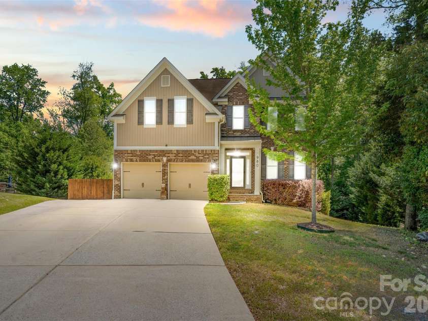 980 Autumn Glen Court, Clover, SC 29710.  MLS# CAR4351280, YatesRealty ID 19581. 