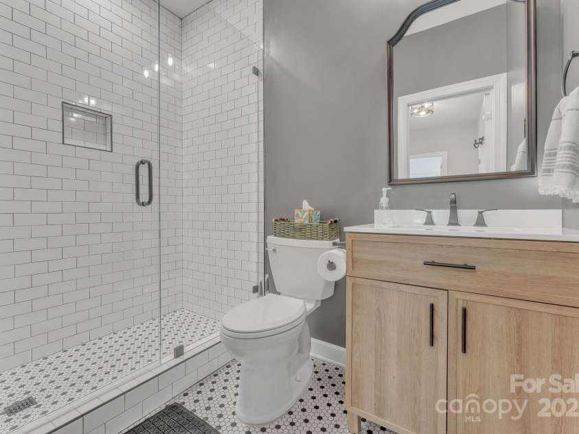 13056 Long Common Parkway, Huntersville, NC 28078.  MLS# CAR4260810, YatesRealty ID 19583. 3rd Floor Full Guest Bathroom
