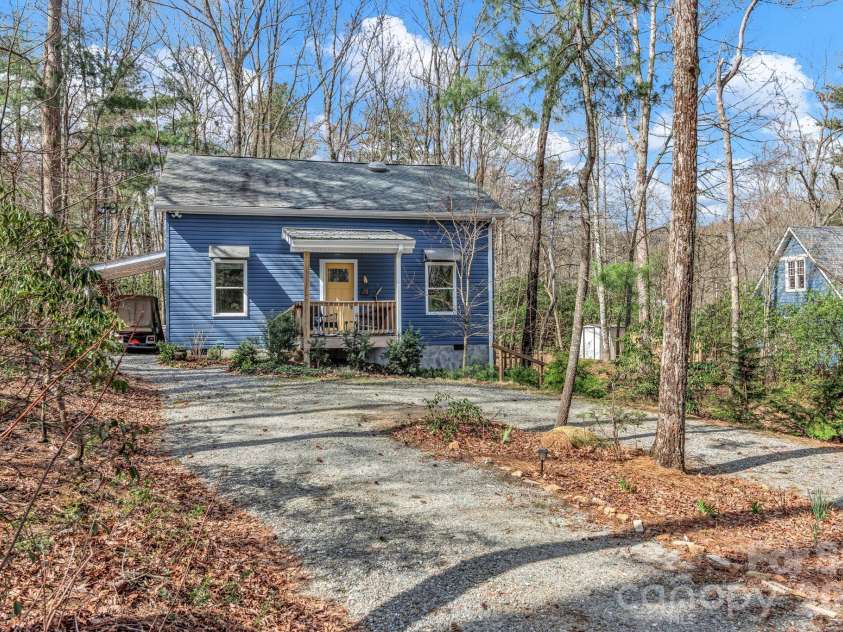 74 Alta Vista Drive, Saluda, NC 28773.  MLS# CAR4360971, YatesRealty ID 19583. 