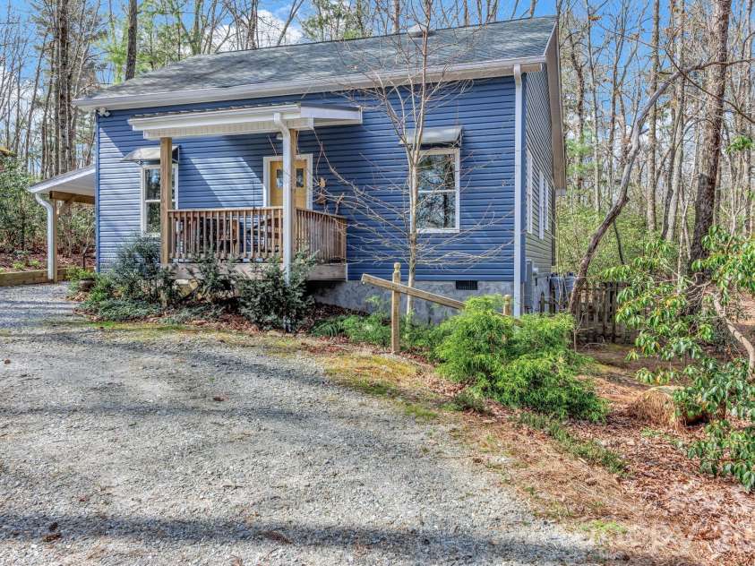 74 Alta Vista Drive, Saluda, NC 28773.  MLS# CAR4360971, YatesRealty ID 19583. 