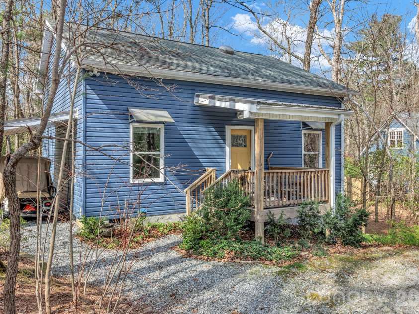 74 Alta Vista Drive, Saluda, NC 28773.  MLS# CAR4360971, YatesRealty ID 19583. 