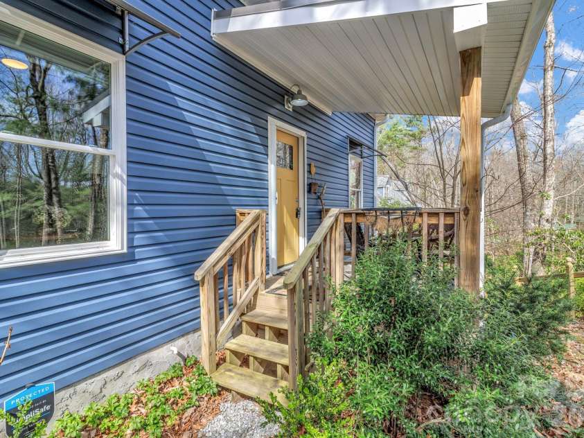 74 Alta Vista Drive, Saluda, NC 28773.  MLS# CAR4360971, YatesRealty ID 19583. 