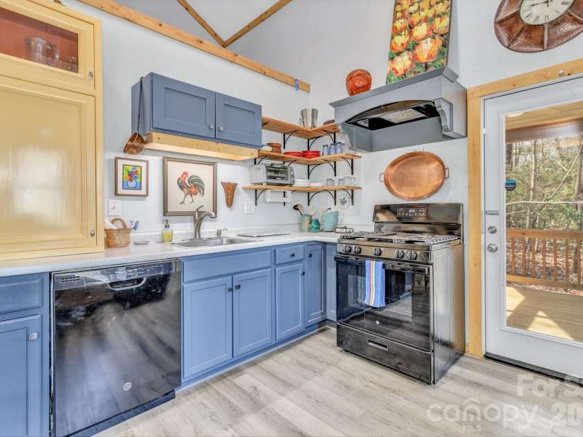 74 Alta Vista Drive, Saluda, NC 28773.  MLS# CAR4360971, YatesRealty ID 19583. 