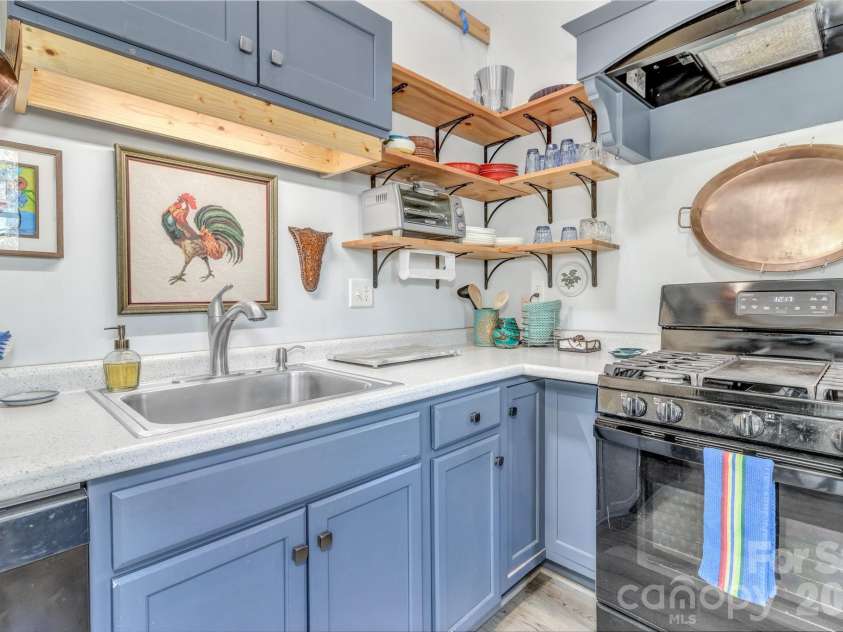 74 Alta Vista Drive, Saluda, NC 28773.  MLS# CAR4360971, YatesRealty ID 19583. 