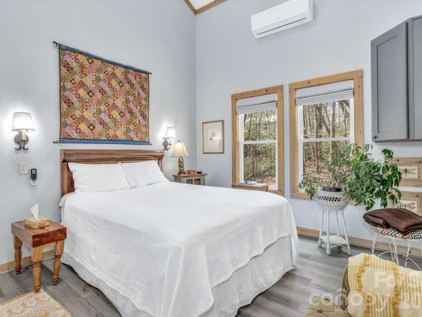 74 Alta Vista Drive, Saluda, NC 28773.  MLS# CAR4360971, YatesRealty ID 19583. 