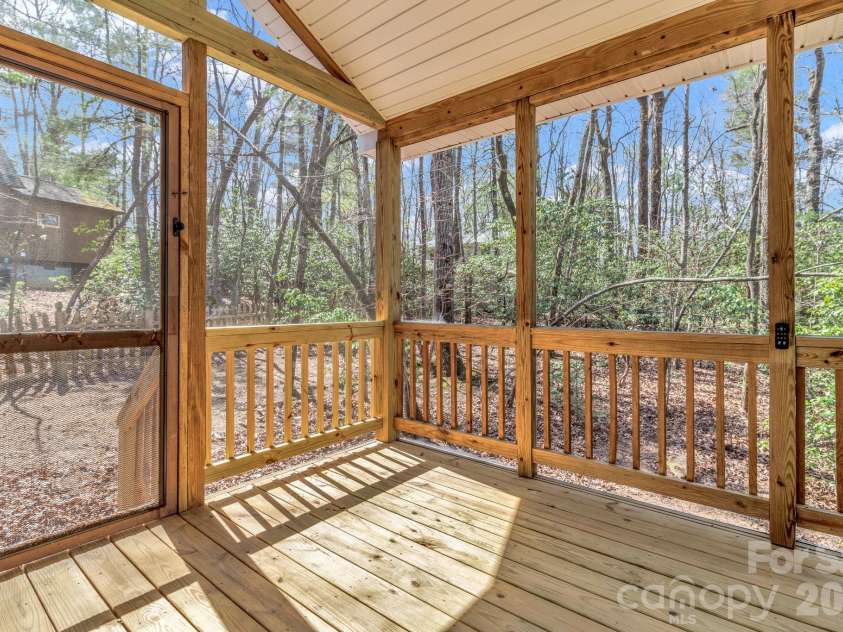 74 Alta Vista Drive, Saluda, NC 28773.  MLS# CAR4360971, YatesRealty ID 19583. 