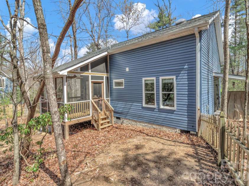 74 Alta Vista Drive, Saluda, NC 28773.  MLS# CAR4360971, YatesRealty ID 19583. 