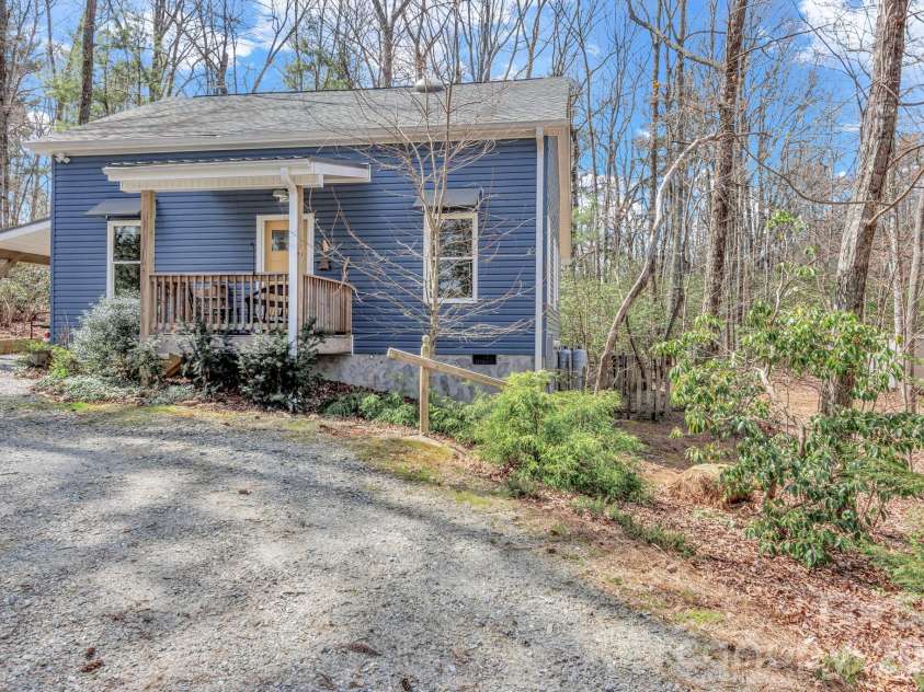 74 Alta Vista Drive, Saluda, NC 28773.  MLS# CAR4360971, YatesRealty ID 19583. 