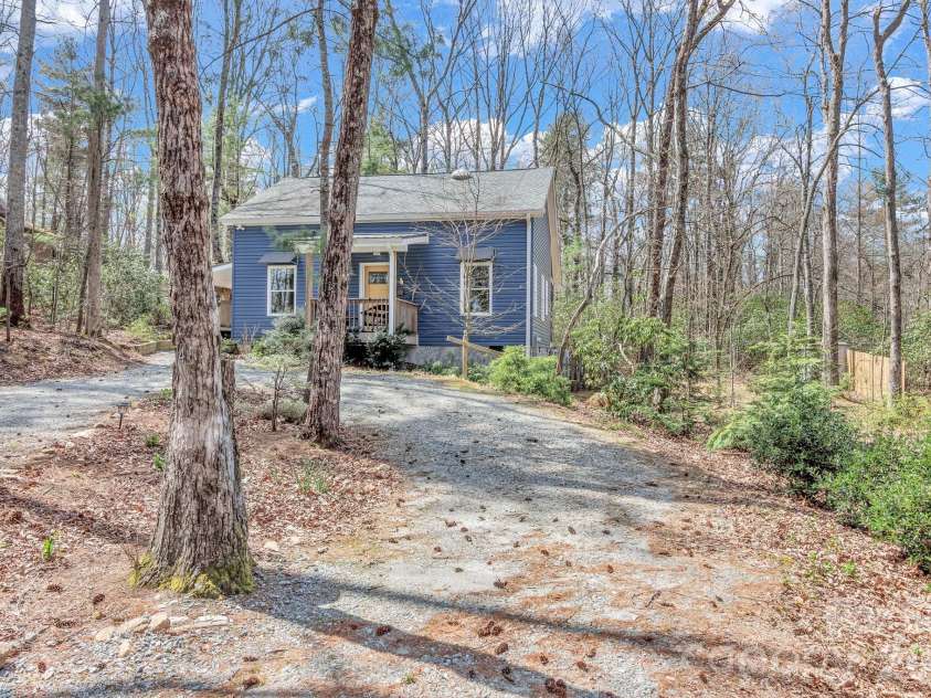 74 Alta Vista Drive, Saluda, NC 28773.  MLS# CAR4360971, YatesRealty ID 19583. 
