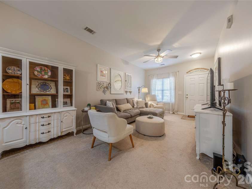 124 Clydesdale Court, Matthews, NC 28104.  MLS# CAR4372388, YatesRealty ID 19584. 