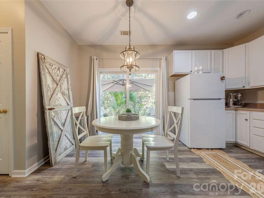 124 Clydesdale Court, Matthews, NC 28104.  MLS# CAR4372388, YatesRealty ID 19584. 