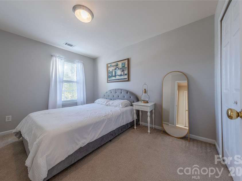 124 Clydesdale Court, Matthews, NC 28104.  MLS# CAR4372388, YatesRealty ID 19584. 