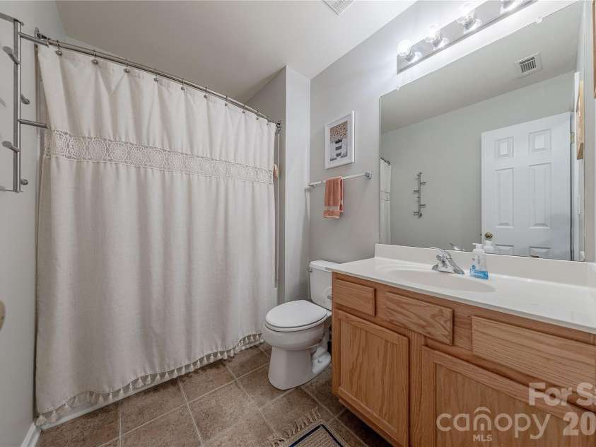 124 Clydesdale Court, Matthews, NC 28104.  MLS# CAR4372388, YatesRealty ID 19584. 