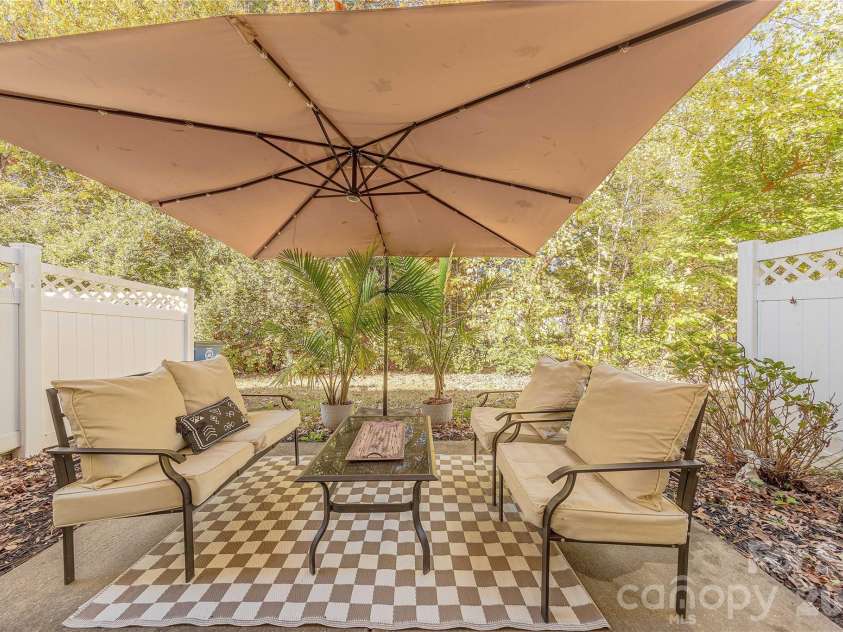 124 Clydesdale Court, Matthews, NC 28104.  MLS# CAR4372388, YatesRealty ID 19584. 