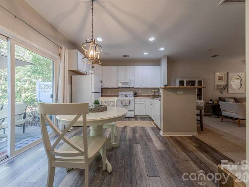 124 Clydesdale Court, Matthews, NC 28104.  MLS# CAR4372388, YatesRealty ID 19584. Brea