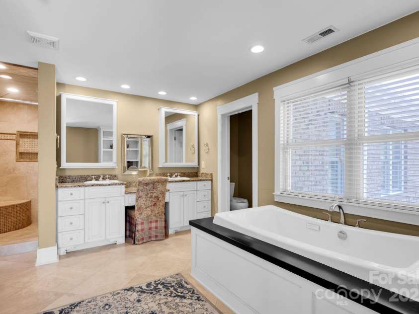 12932 Westmoreland Farm Road, Davidson, NC 28036.  MLS# CAR4243710, YatesRealty ID 19584. Primary bath