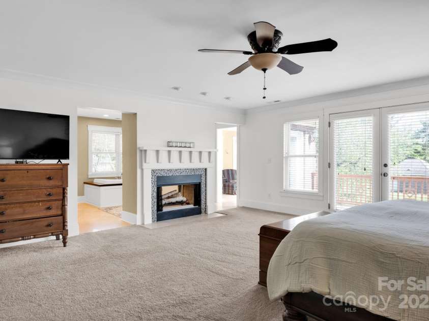 12932 Westmoreland Farm Road, Davidson, NC 28036.  MLS# CAR4243710, YatesRealty ID 19584. Primary bedroom suite