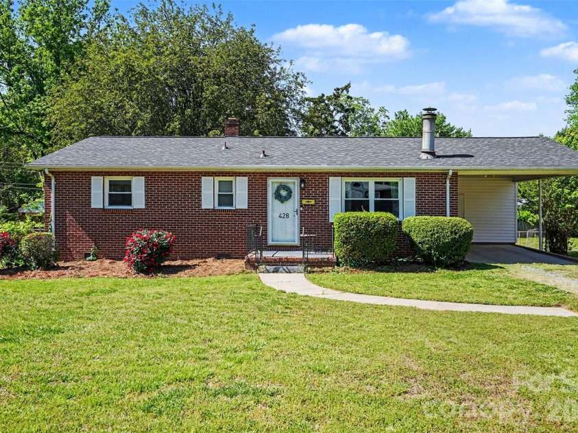 428 Frank Drive, Charlotte, NC 28215.  MLS# CAR4373061, YatesRealty ID 19585. 