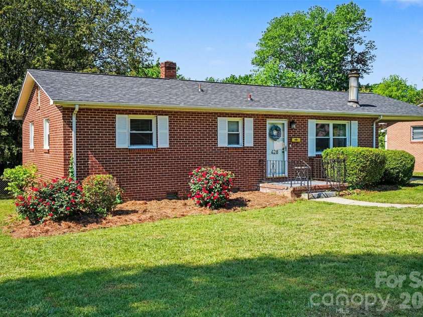 428 Frank Drive, Charlotte, NC 28215.  MLS# CAR4373061, YatesRealty ID 19585. 