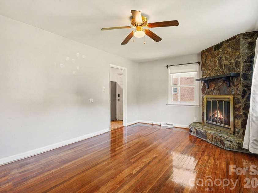 428 Frank Drive, Charlotte, NC 28215.  MLS# CAR4373061, YatesRealty ID 19585. 