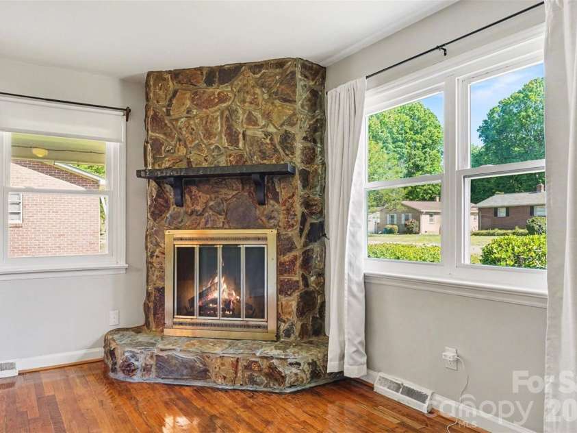 428 Frank Drive, Charlotte, NC 28215.  MLS# CAR4373061, YatesRealty ID 19585. 