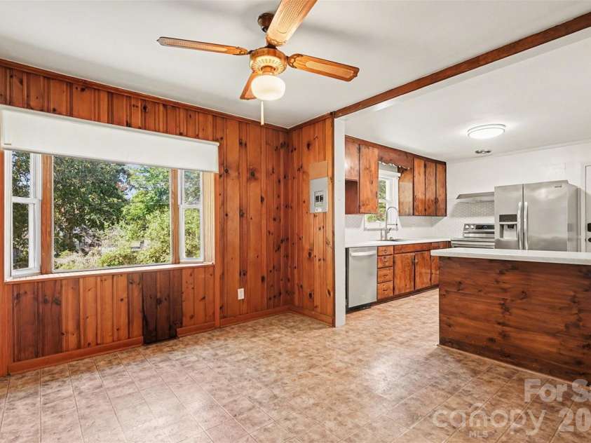 428 Frank Drive, Charlotte, NC 28215.  MLS# CAR4373061, YatesRealty ID 19585. 
