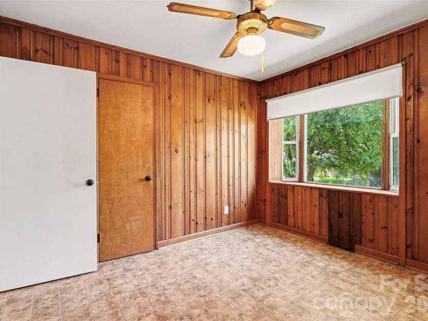 428 Frank Drive, Charlotte, NC 28215.  MLS# CAR4373061, YatesRealty ID 19585. 
