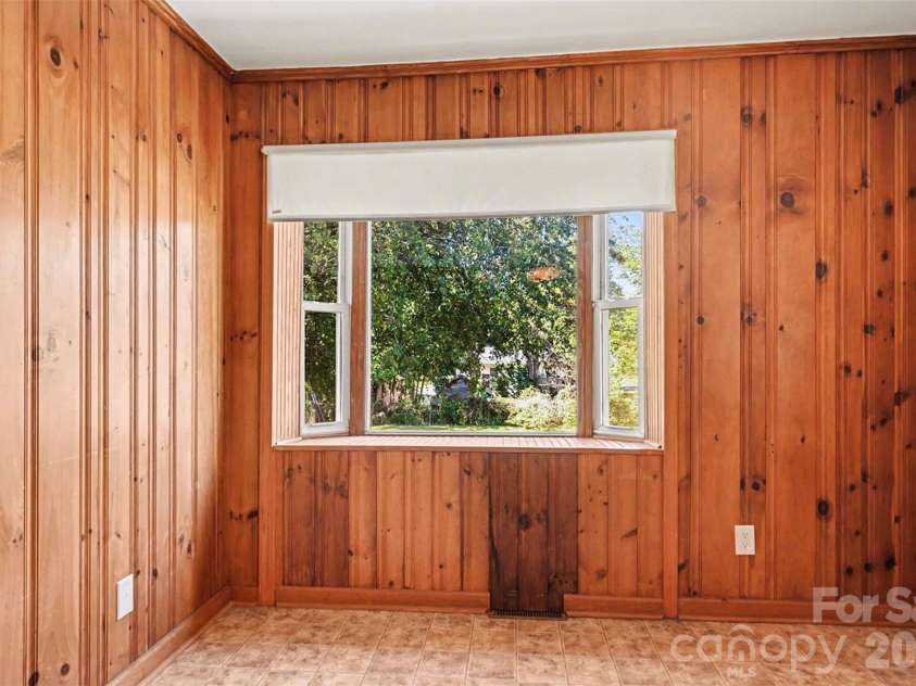 428 Frank Drive, Charlotte, NC 28215.  MLS# CAR4373061, YatesRealty ID 19585. 