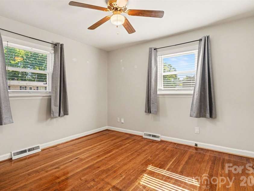 428 Frank Drive, Charlotte, NC 28215.  MLS# CAR4373061, YatesRealty ID 19585. 