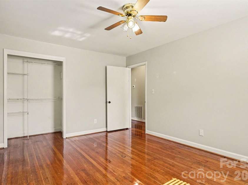428 Frank Drive, Charlotte, NC 28215.  MLS# CAR4373061, YatesRealty ID 19585. 