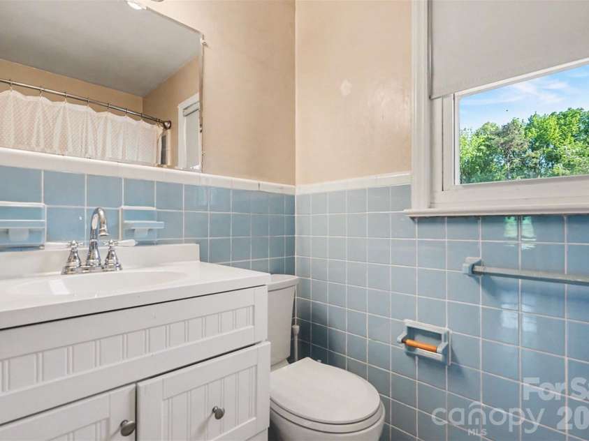 428 Frank Drive, Charlotte, NC 28215.  MLS# CAR4373061, YatesRealty ID 19585. 