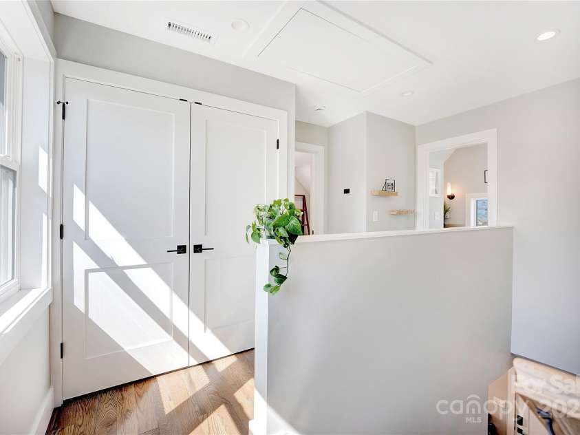 7 Mountain View Avenue, Black Mountain, NC 28711.  MLS# CAR4302734, YatesRealty ID 19585. 