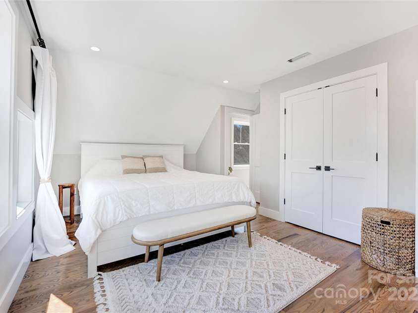 7 Mountain View Avenue, Black Mountain, NC 28711.  MLS# CAR4302734, YatesRealty ID 19585. 