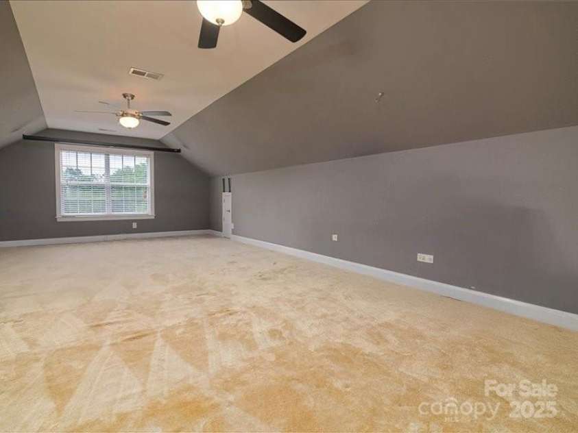 9913 Hazelview Drive, Charlotte, NC 28277.  MLS# CAR4260029, YatesRealty ID 19586. 3rd Floor Bonus