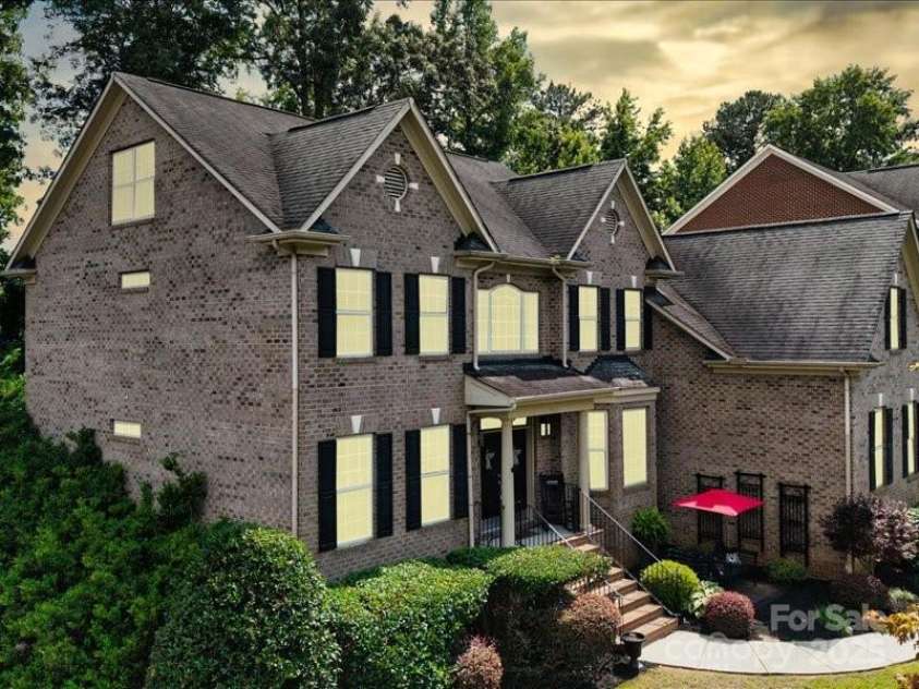 9913 Hazelview Drive, Charlotte, NC 28277.  MLS# CAR4260029, YatesRealty ID 19586. 