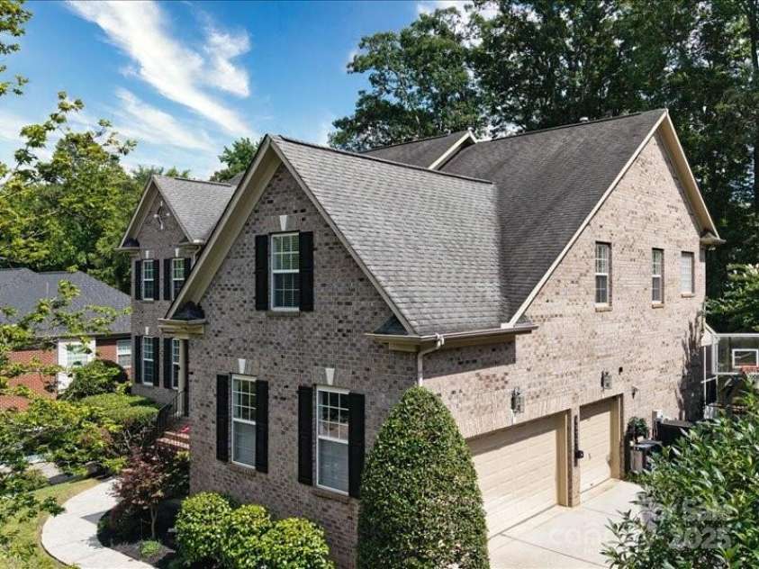 9913 Hazelview Drive, Charlotte, NC 28277.  MLS# CAR4260029, YatesRealty ID 19586. 