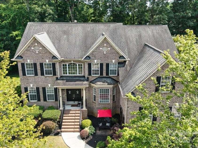 9913 Hazelview Drive, Charlotte, NC 28277.  MLS# CAR4260029, YatesRealty ID 19586. 