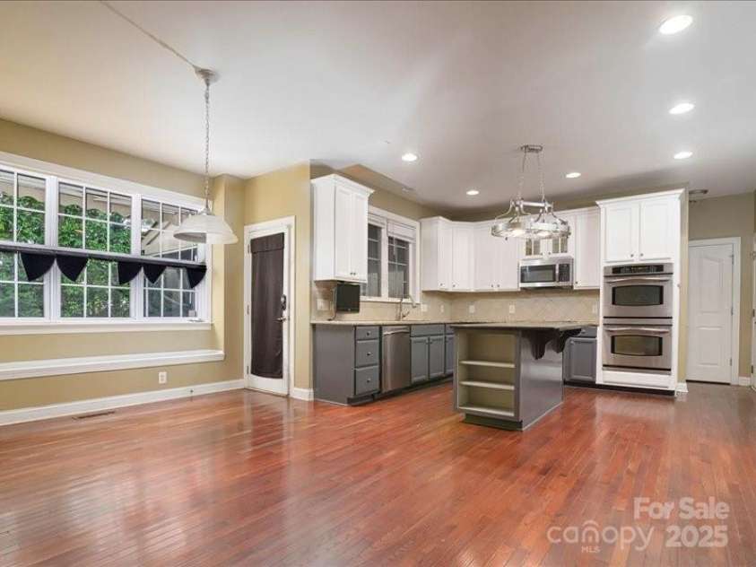 9913 Hazelview Drive, Charlotte, NC 28277.  MLS# CAR4260029, YatesRealty ID 19586. 