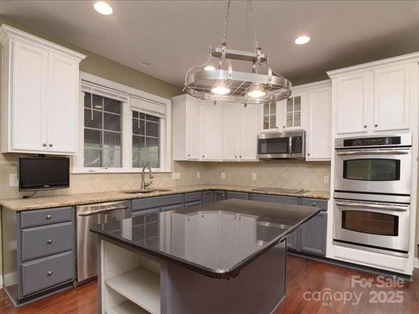 9913 Hazelview Drive, Charlotte, NC 28277.  MLS# CAR4260029, YatesRealty ID 19586. 