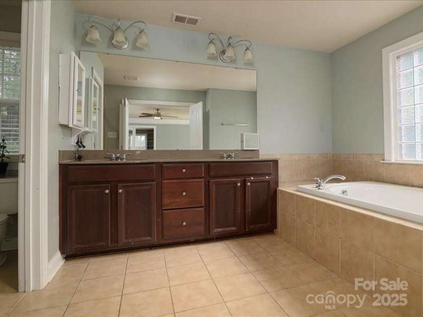 9913 Hazelview Drive, Charlotte, NC 28277.  MLS# CAR4260029, YatesRealty ID 19586. 