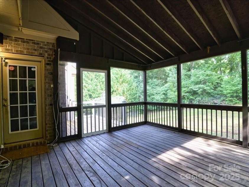 9913 Hazelview Drive, Charlotte, NC 28277.  MLS# CAR4260029, YatesRealty ID 19586. 