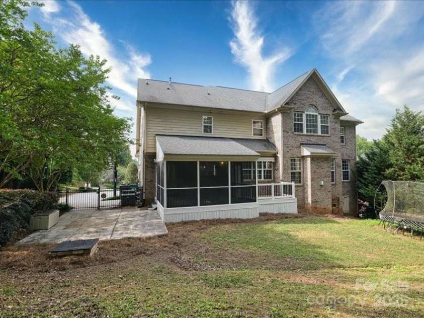 9913 Hazelview Drive, Charlotte, NC 28277.  MLS# CAR4260029, YatesRealty ID 19586. 