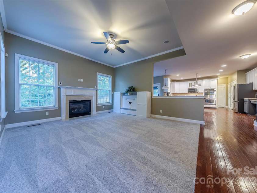 9913 Hazelview Drive, Charlotte, NC 28277.  MLS# CAR4307584, YatesRealty ID 19586. Great Room w/ Fireplace