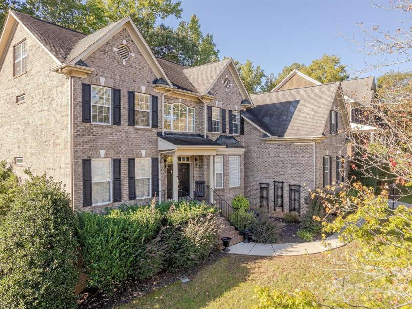 9913 Hazelview Drive, Charlotte, NC 28277.  MLS# CAR4307584, YatesRealty ID 19586. Welcome Home!