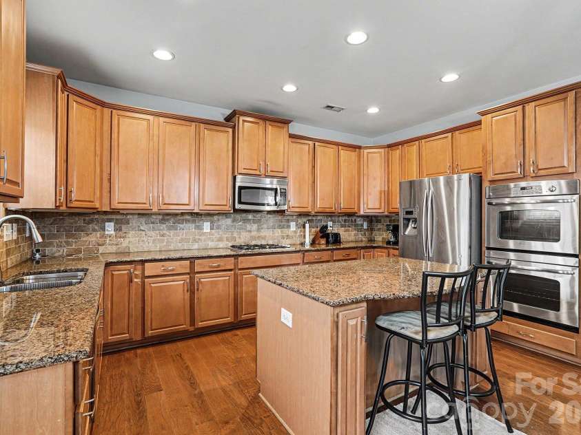 16121 Grassy Creek Drive, Huntersville, NC 28078.  MLS# CAR4324821, YatesRealty ID 19588. 