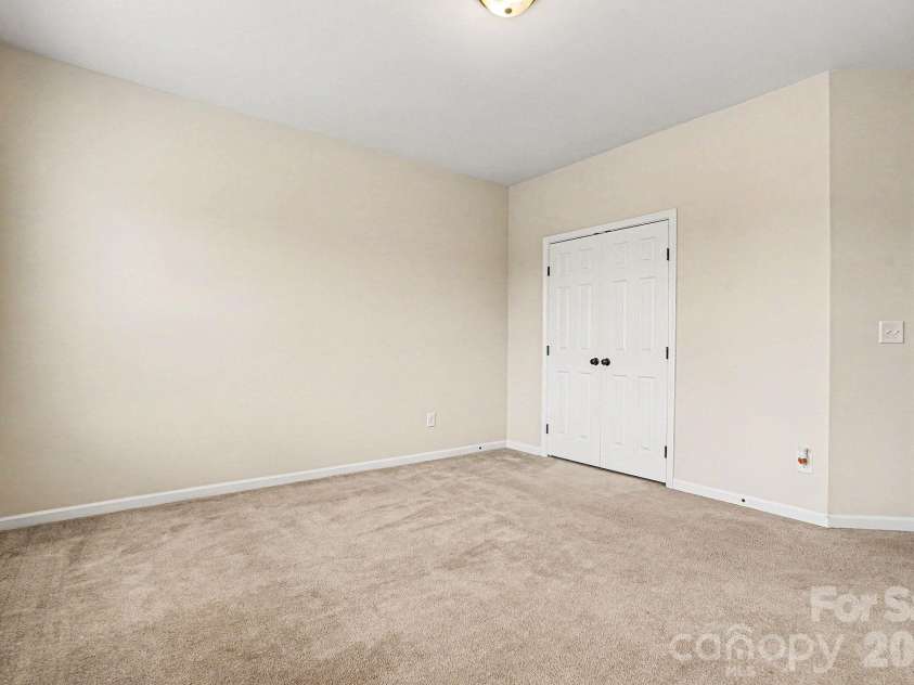 16121 Grassy Creek Drive, Huntersville, NC 28078.  MLS# CAR4324821, YatesRealty ID 19588. 