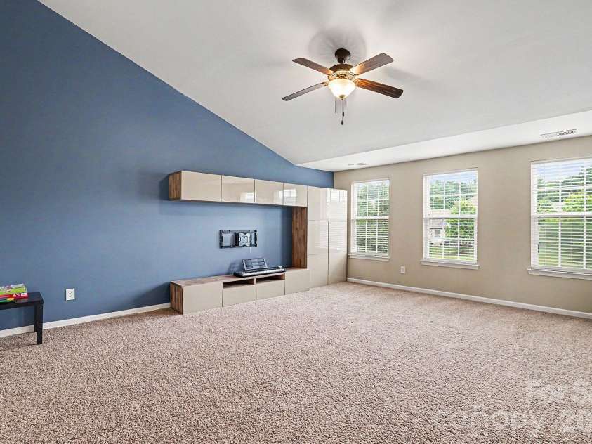 16121 Grassy Creek Drive, Huntersville, NC 28078.  MLS# CAR4324821, YatesRealty ID 19588. 