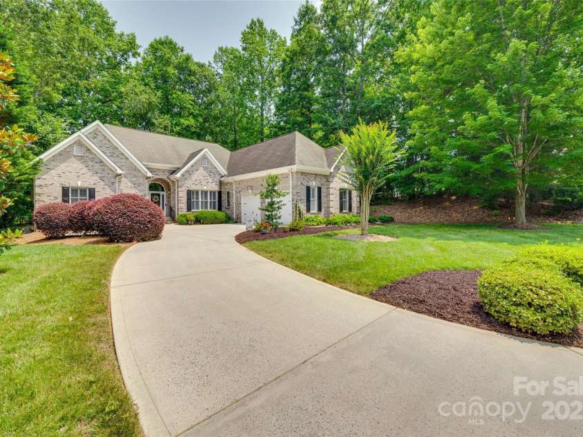 16527 Woolwine Road, Charlotte, NC 28278.  MLS# CAR4266694, YatesRealty ID 19588. 